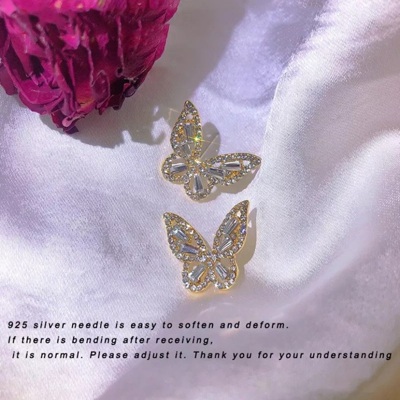 Jewelry - NEW Silver/Gold Butterflies 🦋 Earrings